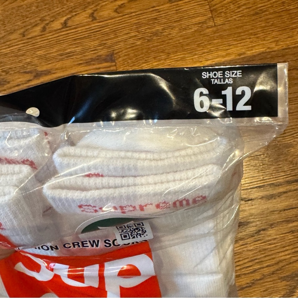 Men’s Hanes x Supreme White Cushion Crew Socks - 4 Pack - Picture 2 of 4